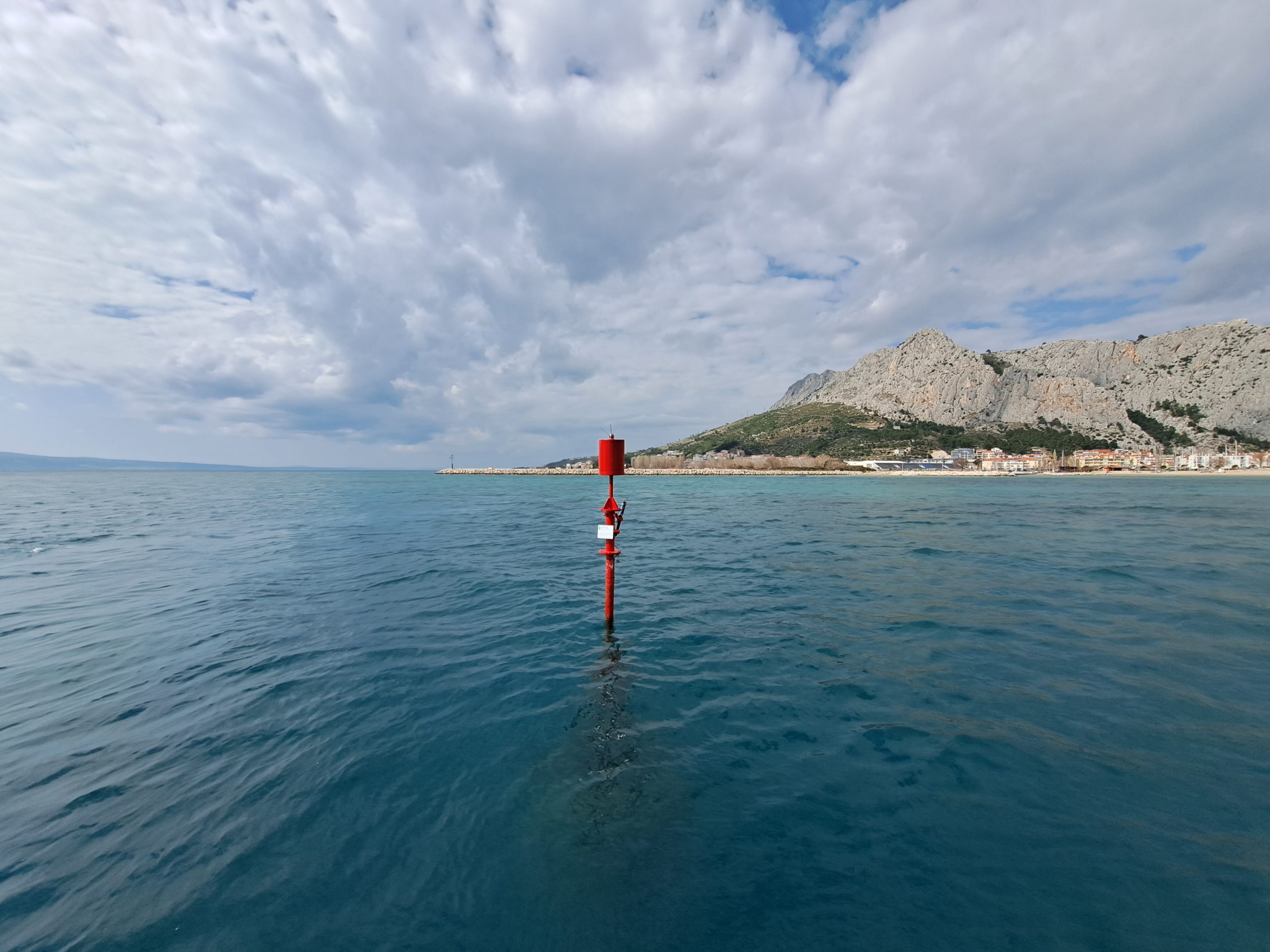 Na ušću rijeke Cetine postavljena sonda za mjerenje ekoloških uvjeta u moru